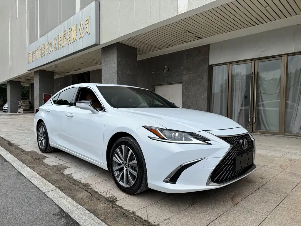 Lexus ES 2019 — фото 3