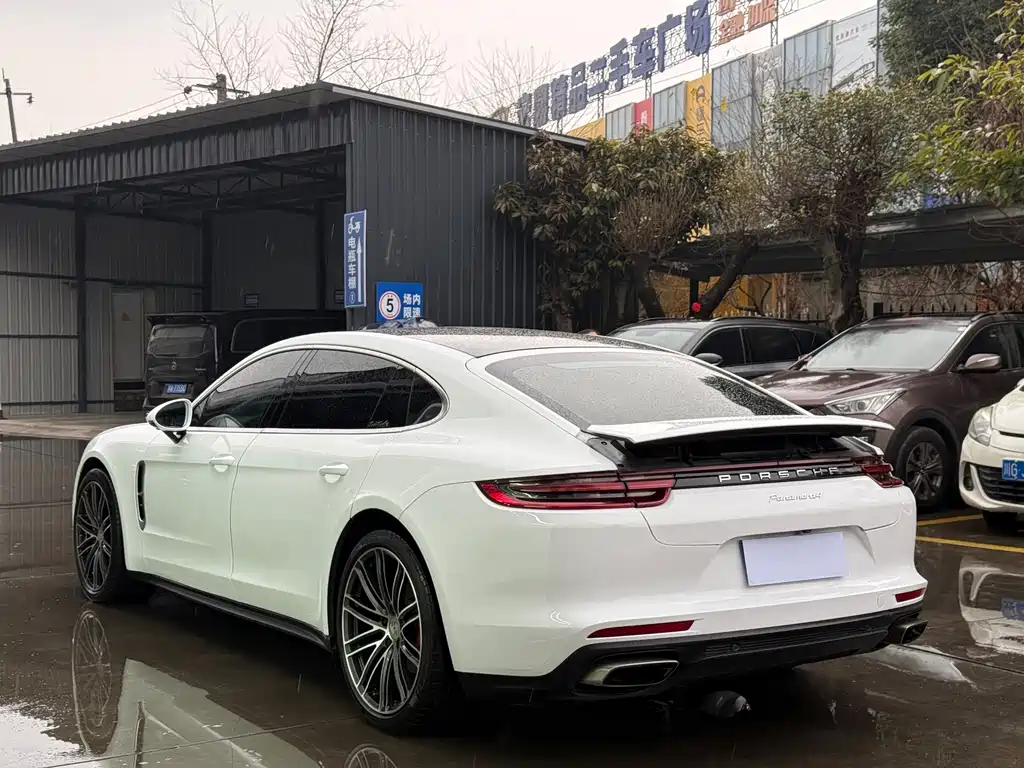 Porsche Panamera 2018 — фото 12