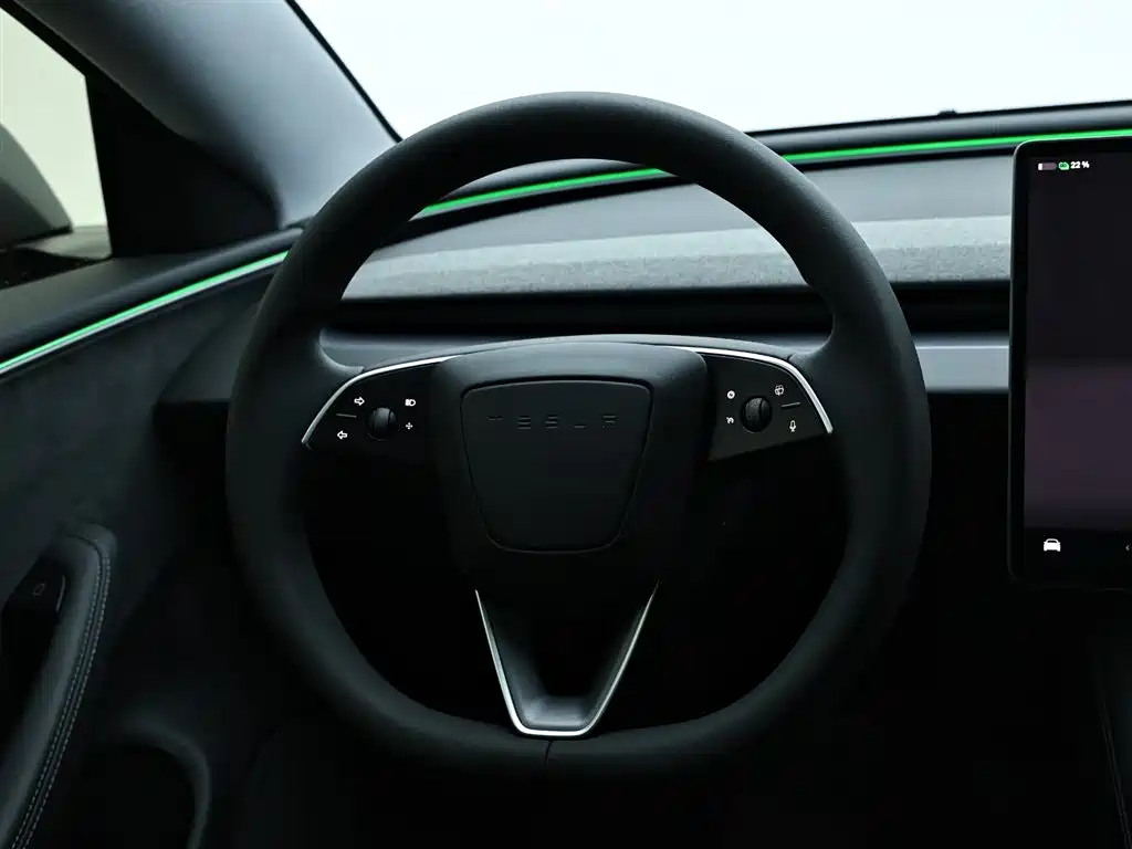 Tesla Model 3 2025 — фото 16