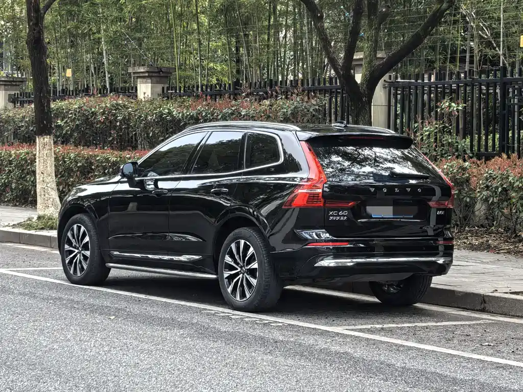 Volvo XC60 2023 — фото 12