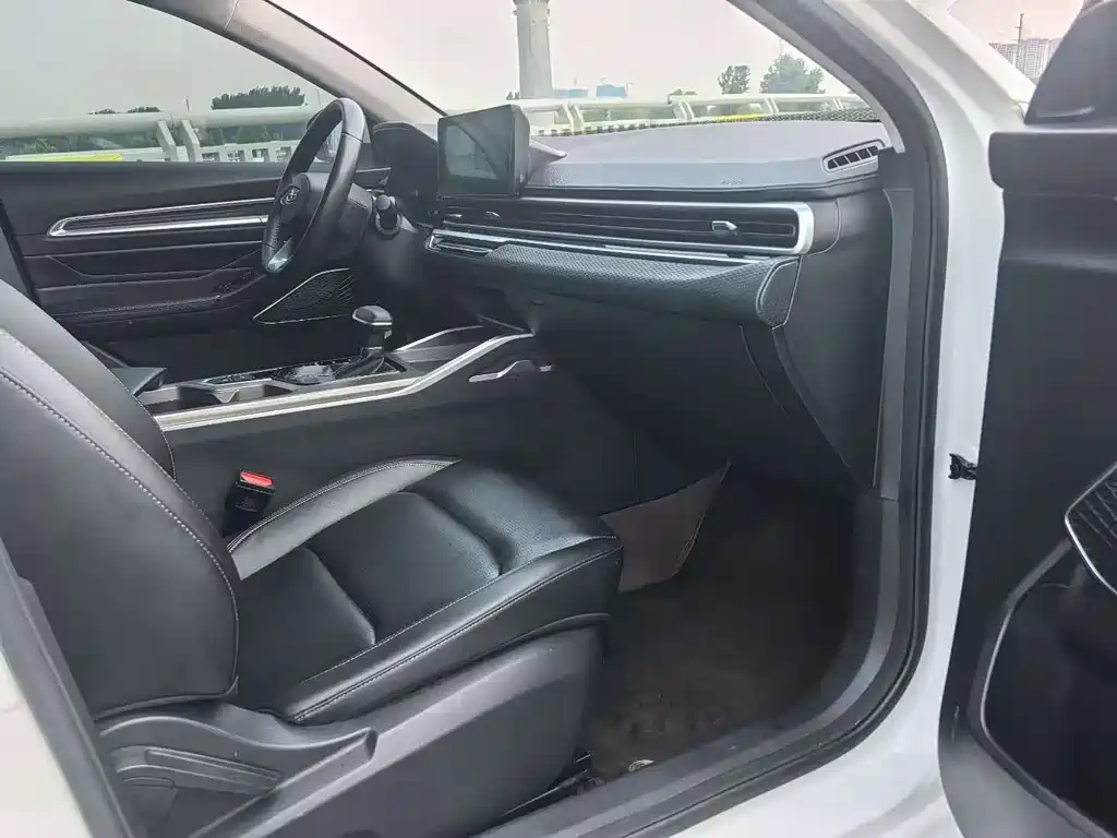 Geely Emgrand 2023