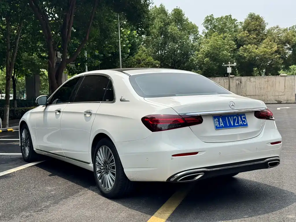 Mercedes-Benz E-Class 2023 — фото 16