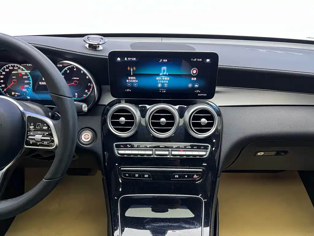 Mercedes-Benz GLC 2021 — фото 19