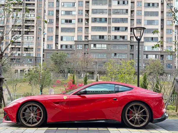 Ferrari F12berlinetta 2013