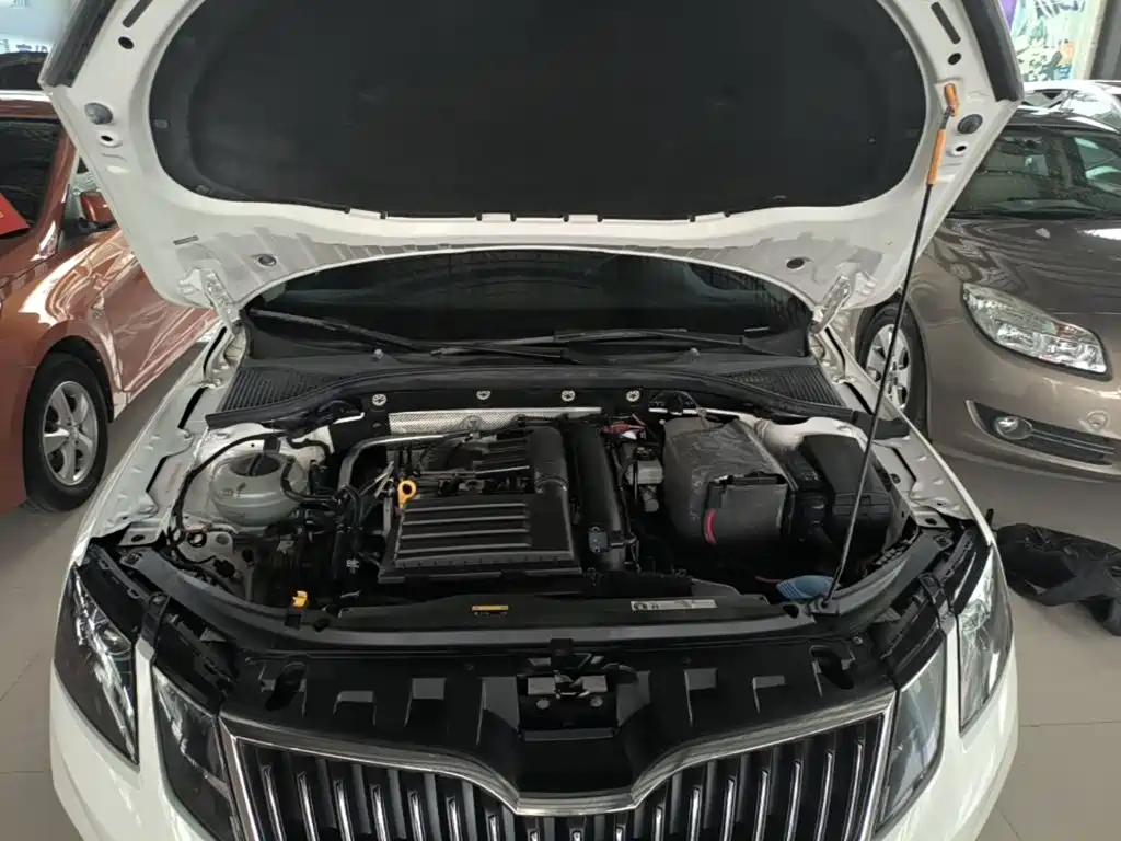 Skoda Octavia 2017 — фото 16