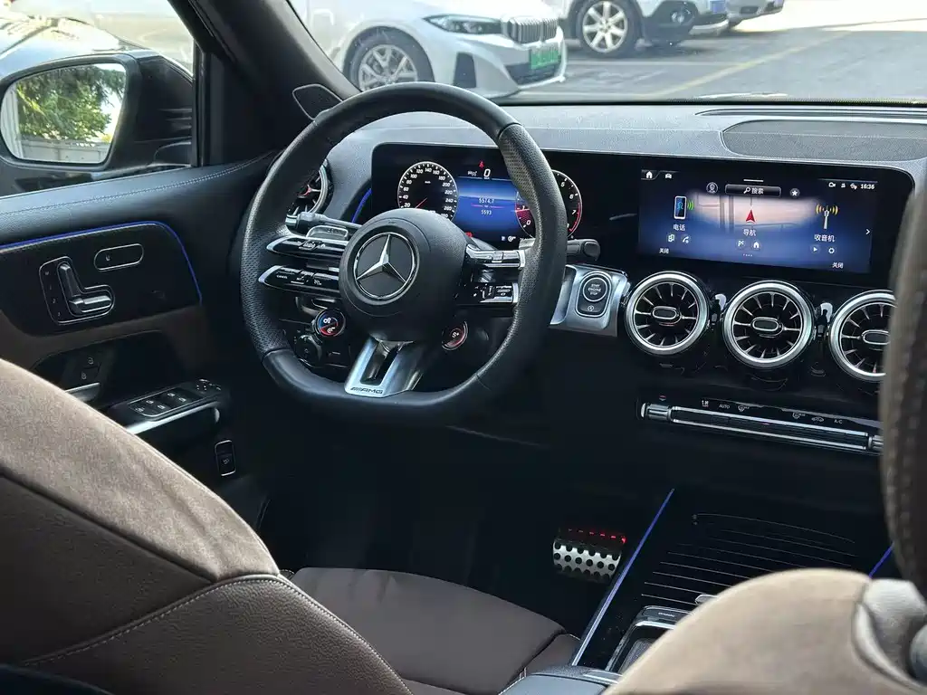 Mercedes-Benz GLB AMG 2025 — фото 12