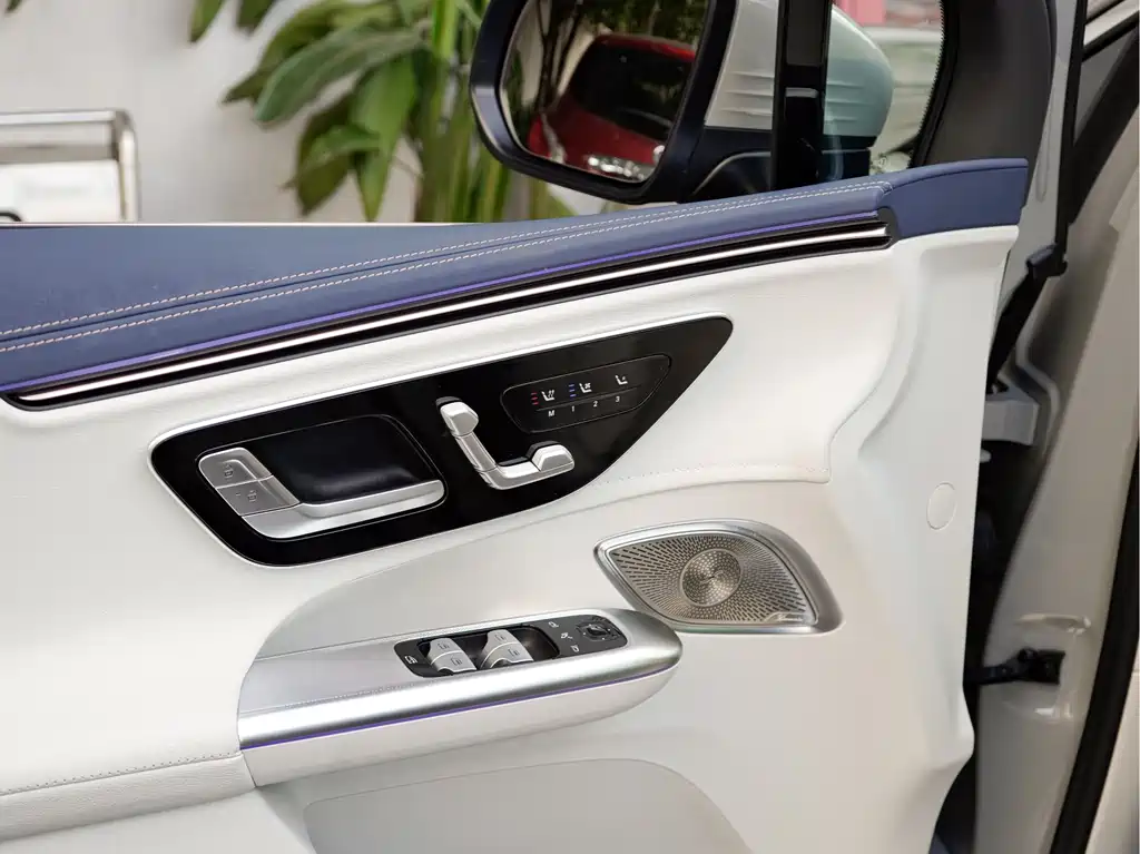 Mercedes-Benz EQE SUV 2025 — фото 16