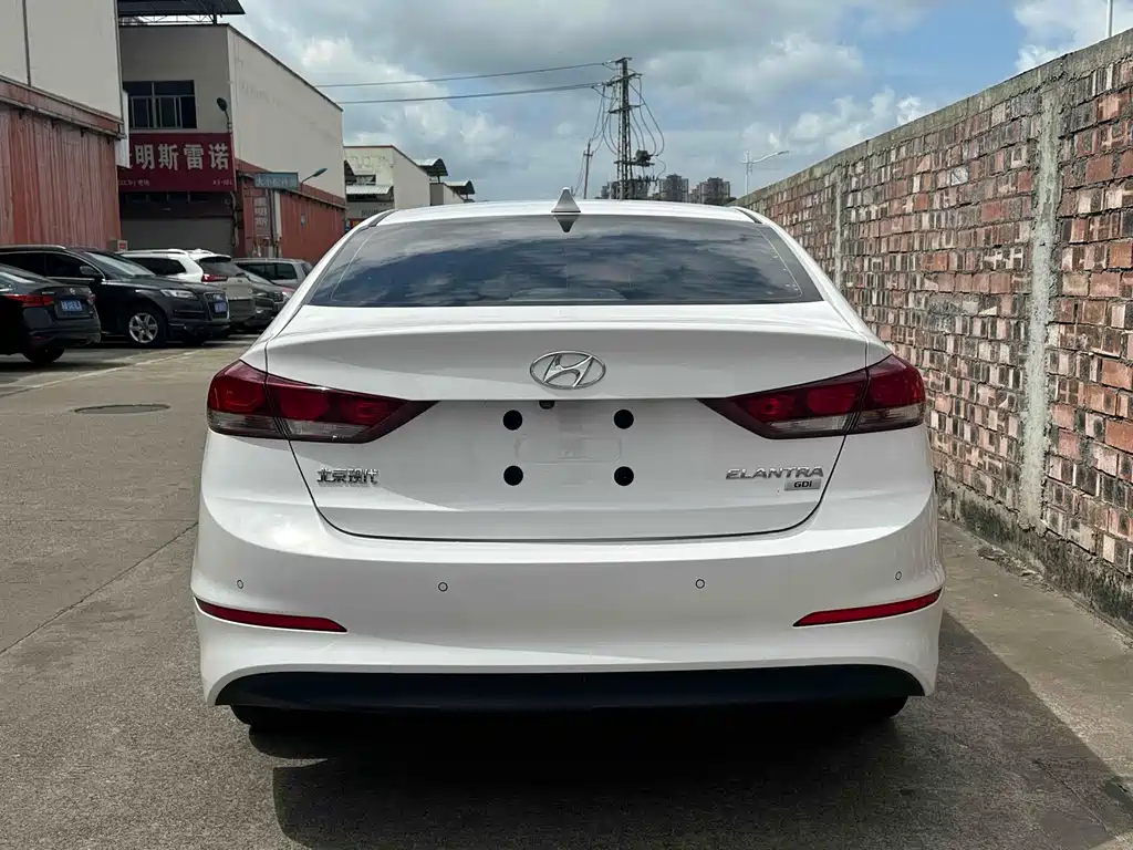 Hyundai Elantra 2017 — фото 5