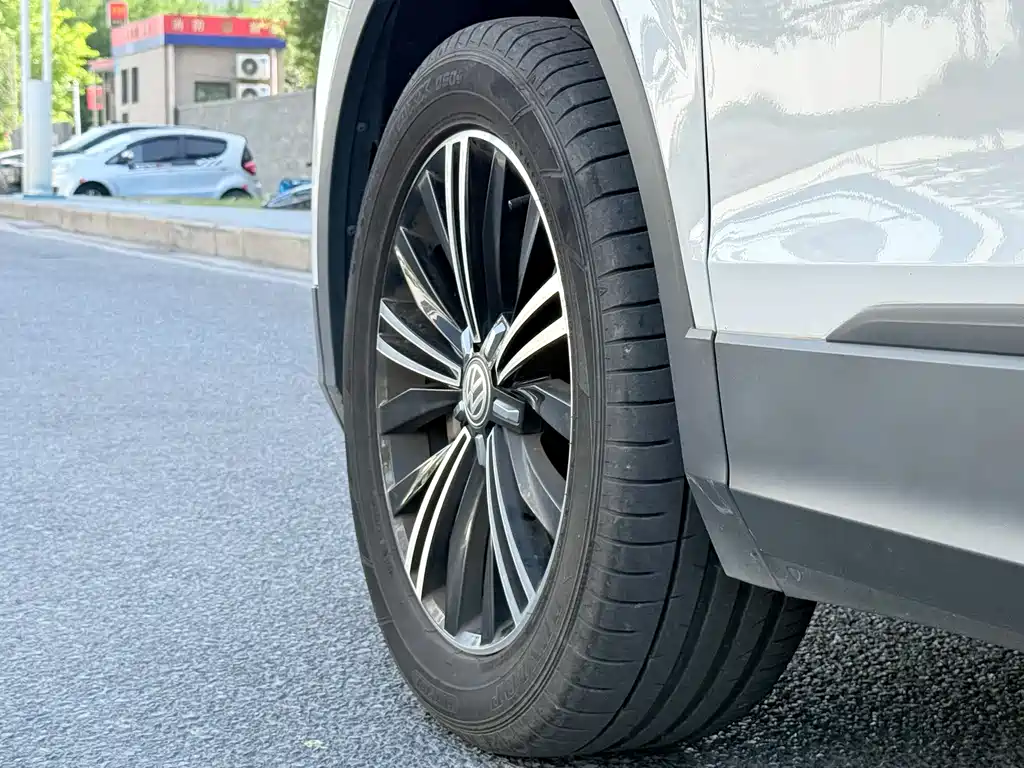 Volkswagen Tiguan L 2021 — фото 17