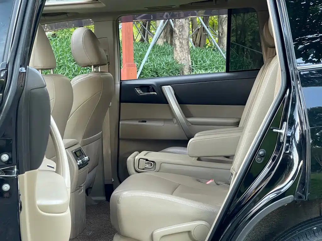 Toyota Highlander 2012 — фото 16