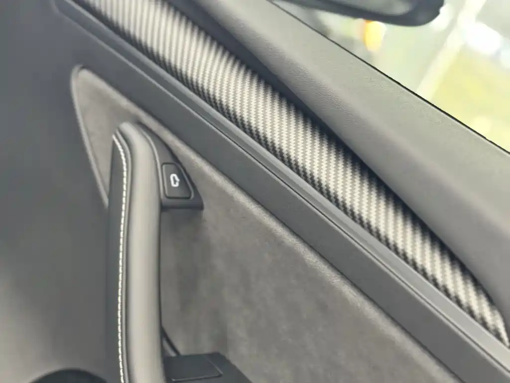 Tesla Model Y 2023 — фото 10