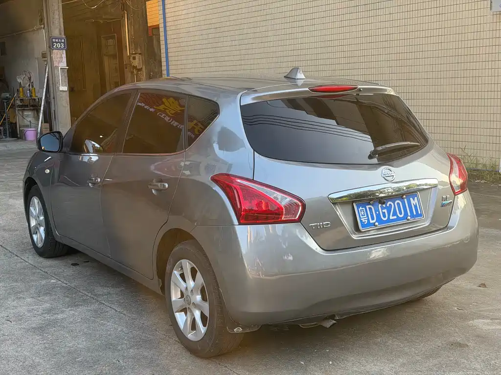 Nissan Tiida 2012