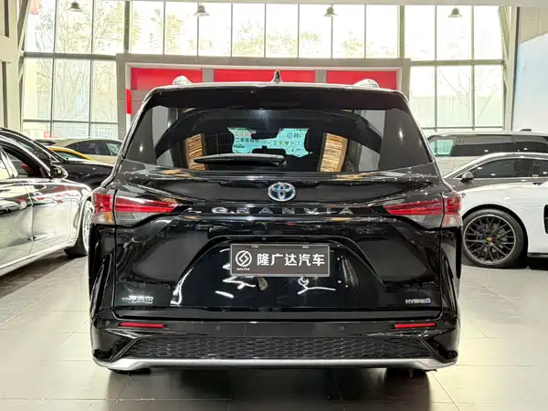 Toyota Granvia 2023