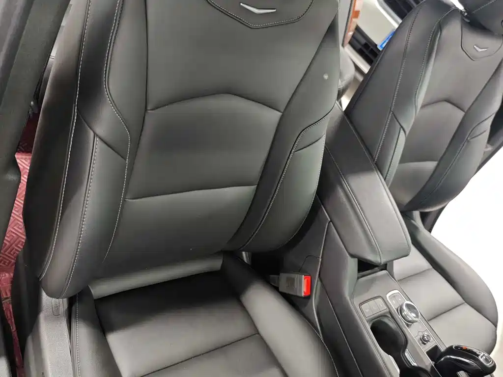 Cadillac XT4 2018 — фото 10