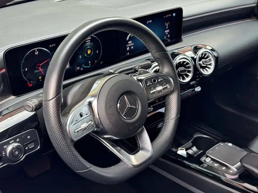 Mercedes-Benz A-Class 2022 — фото 17