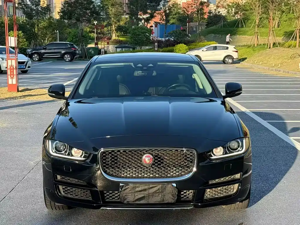 Jaguar XEL 2018 — фото 2