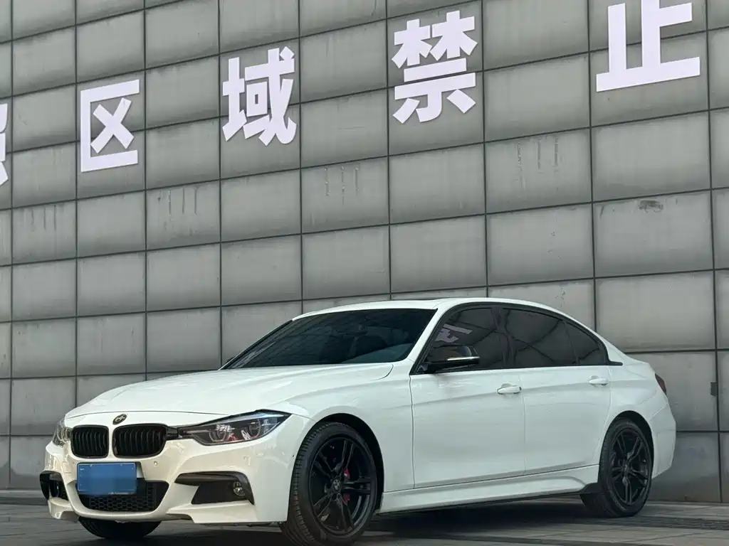 BMW 3 Series 2018 — фото 1