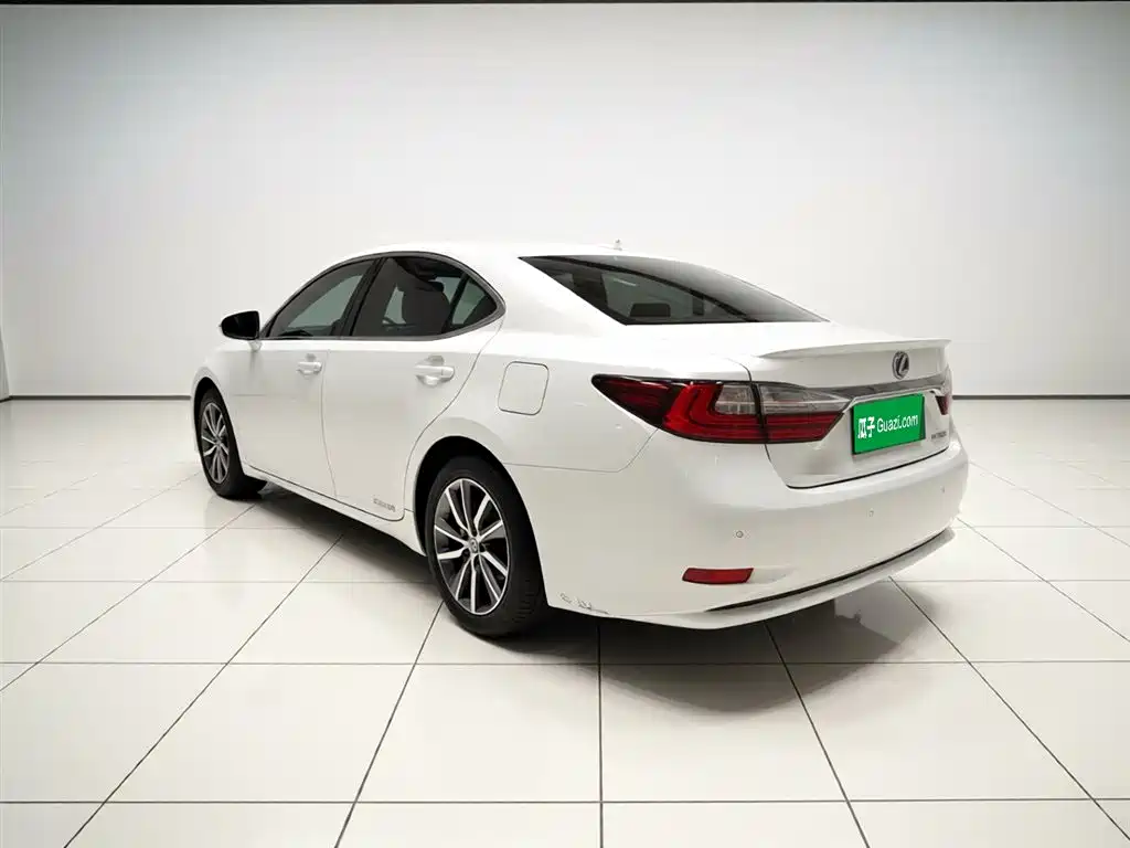 Lexus ES 2016 — фото 4
