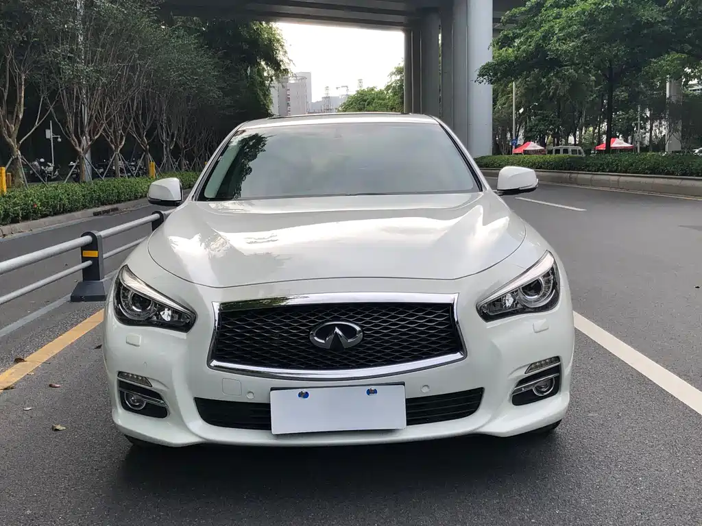 Infiniti Q50L 2015
