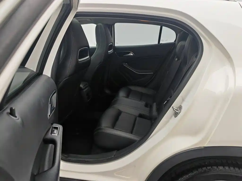 Mercedes-Benz GLA 2016 — фото 15