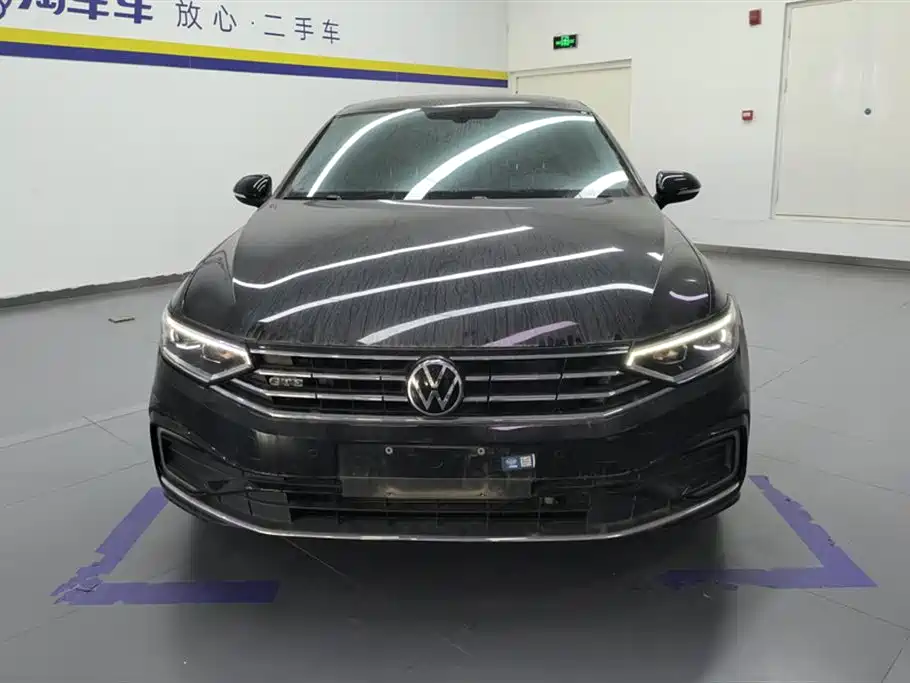 Volkswagen Magotan GTE PHEV 2023 — фото 2