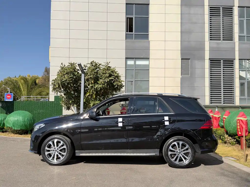 Mercedes-Benz GLE 2017 — фото 10