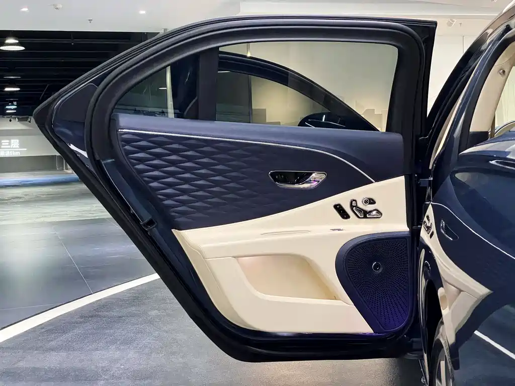 Bentley Flying Spur 2020 — фото 10
