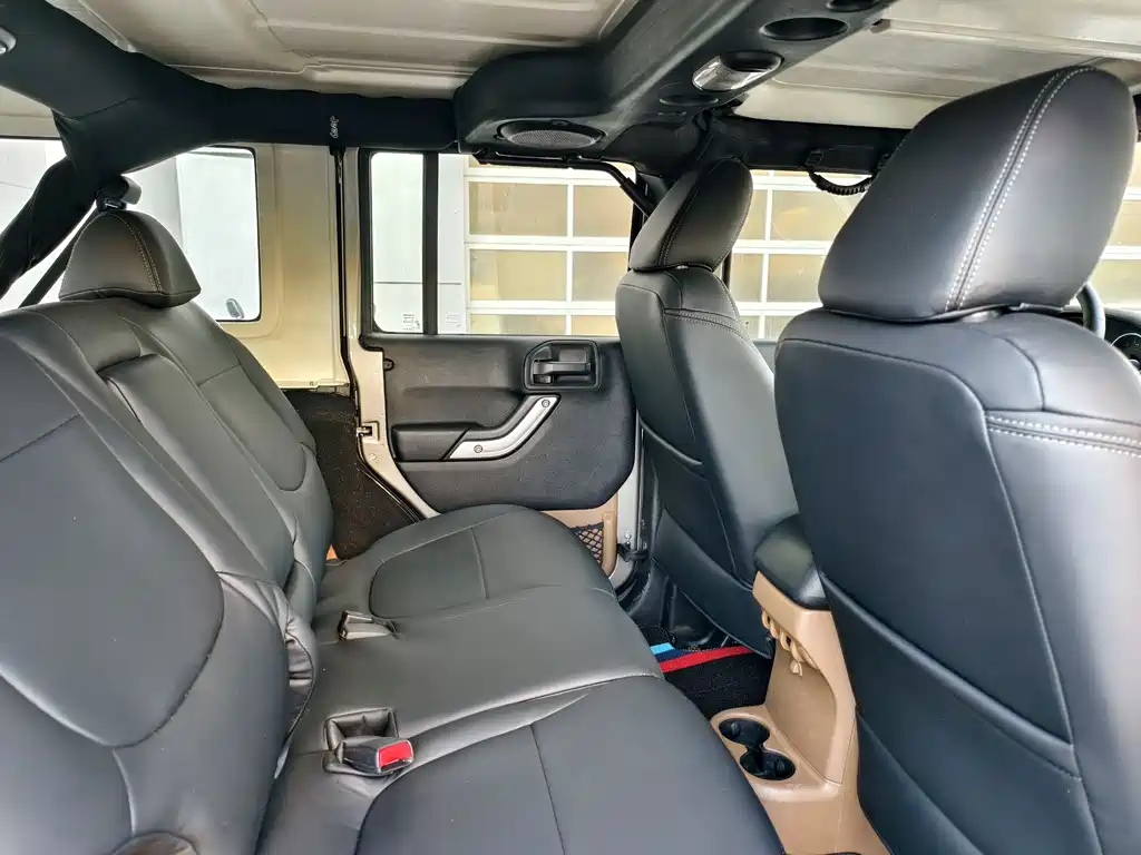 Jeep Wrangler 2014 — фото 22