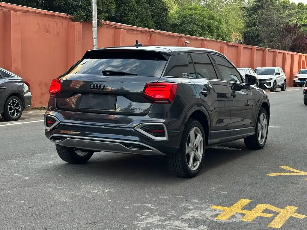 Audi Q2L 2022 — фото 4