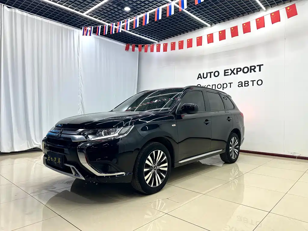 Mitsubishi Outlander 2022 — фото 1