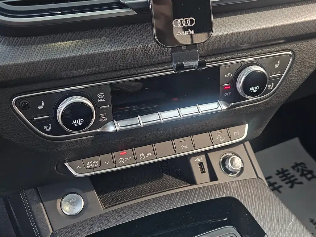 Audi Q5L 2023 — фото 15