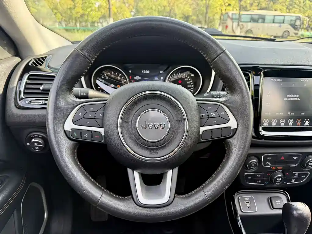 Jeep Compass 2019 — фото 12