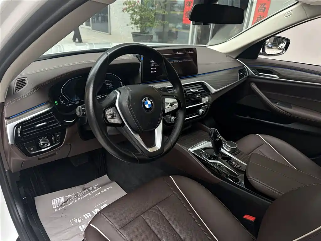 BMW 5 Series New Energy 2022 — фото 9