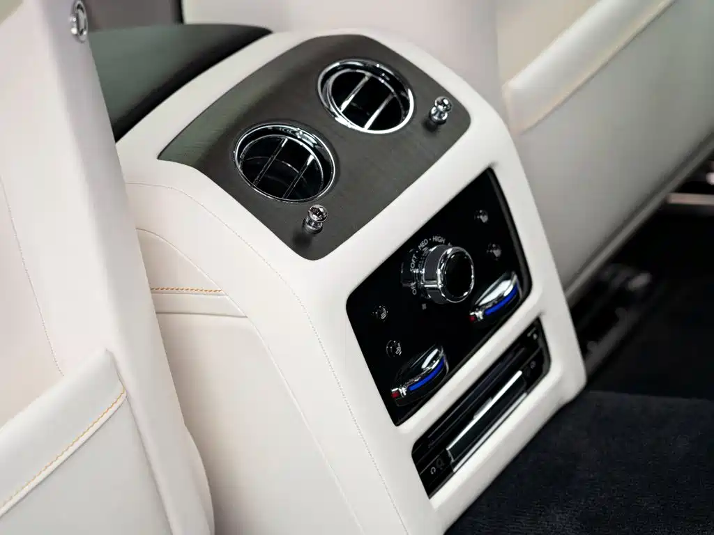 Rolls-Royce Ghost 2023 — фото 15
