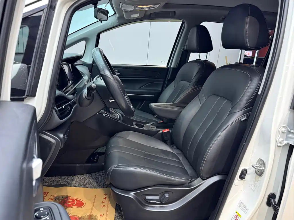 GAC Trumpchi M6 2021 — фото 9