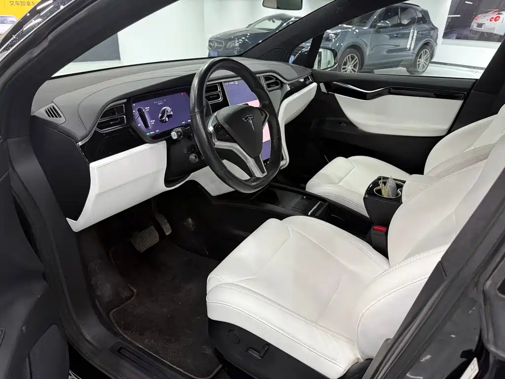 Tesla Model X 2018 — фото 4