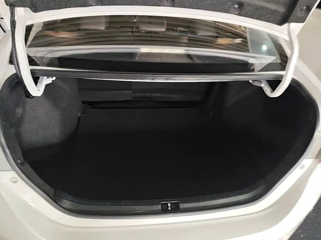 Toyota Corolla 2015 — фото 19