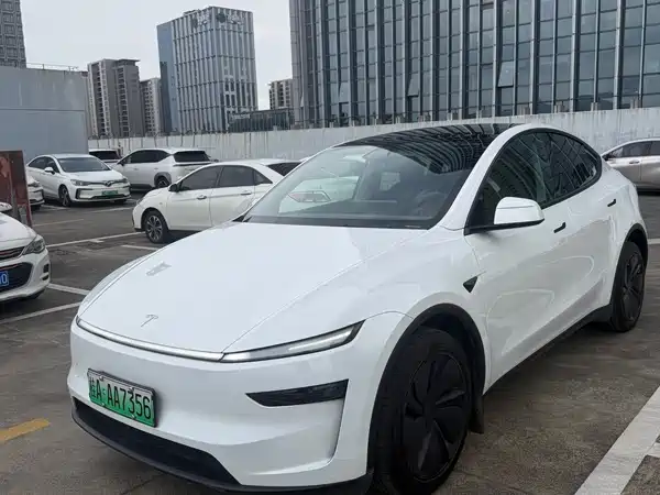 Tesla Model Y 2025