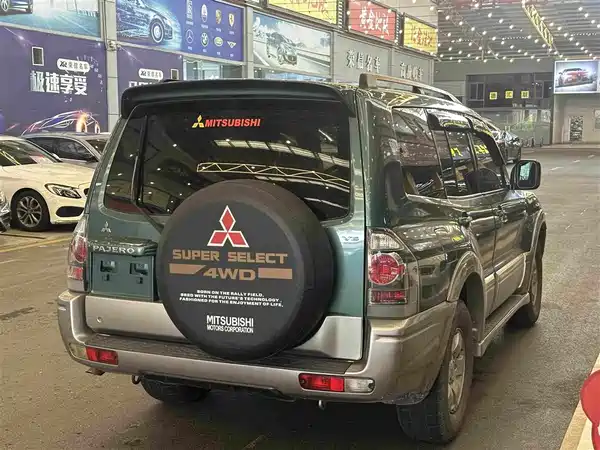 Mitsubishi Pajero 2010