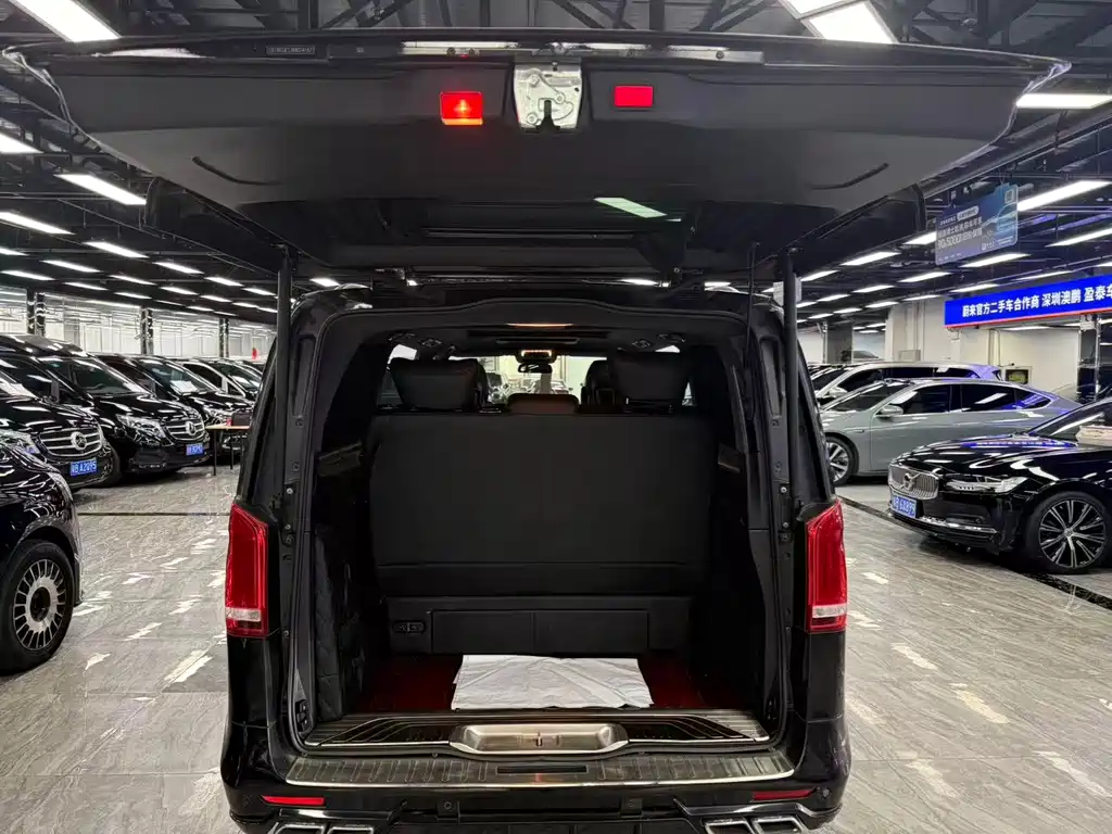 Mercedes-Benz V-Class 2020 — фото 13