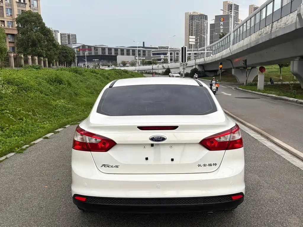 Ford Focus 2015 — фото 6