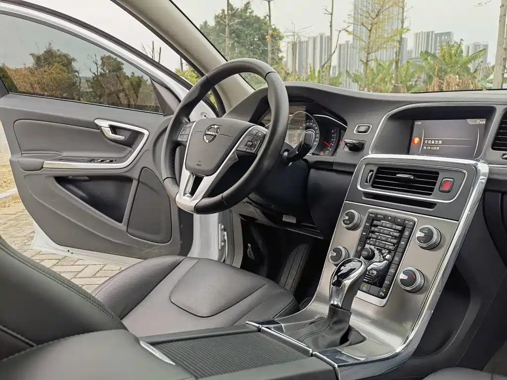 Volvo S60 2020 — фото 10