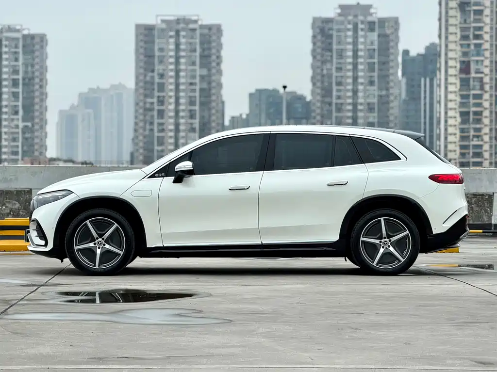 Mercedes-Benz EQS SUV 2023 — фото 2
