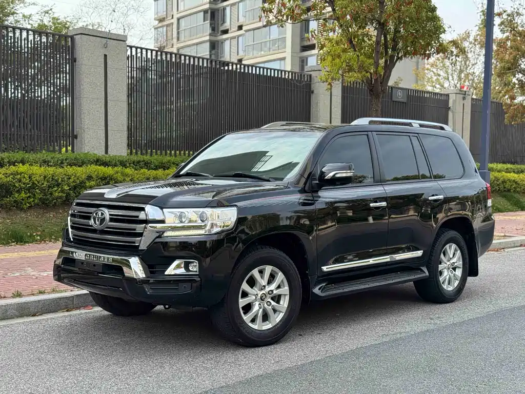 Toyota Land Cruiser 2019 — фото 1
