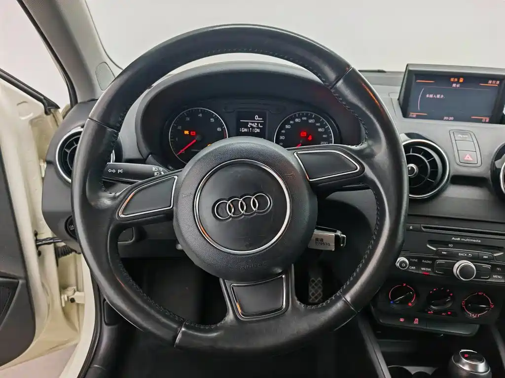 Audi A1 2013 — фото 11