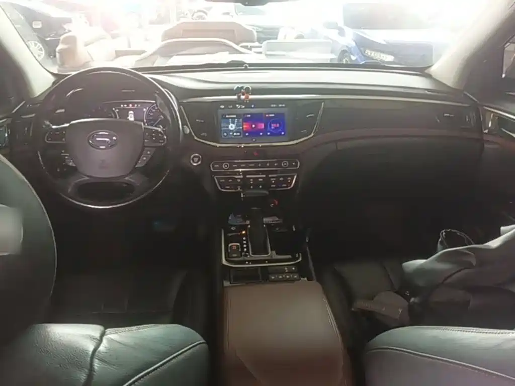 GAC Trumpchi GS8 2017 — фото 10