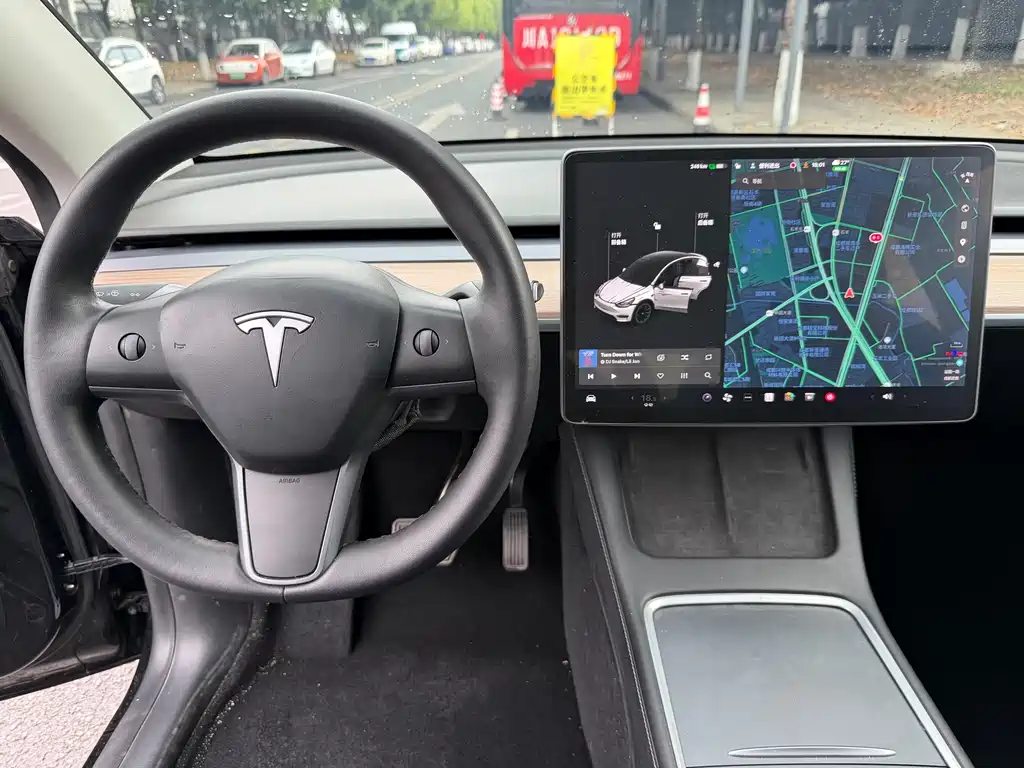 Tesla Model Y 2021 — фото 15