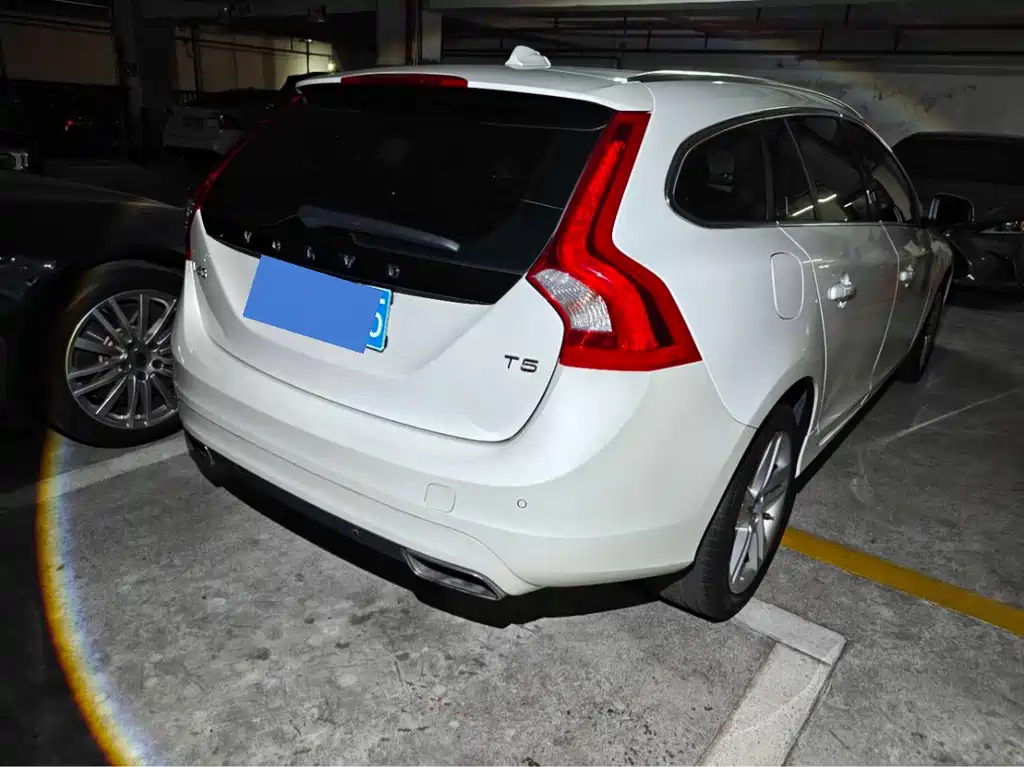 Volvo V60 2014 — фото 10