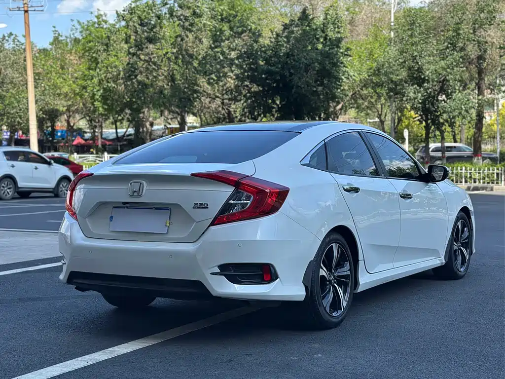 Honda Civic 2018 — фото 10