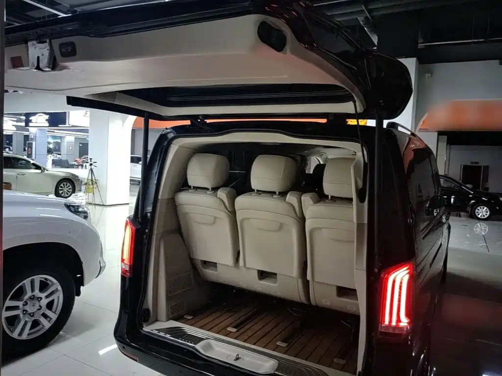 Mercedes-Benz V-Class 2020 — фото 19